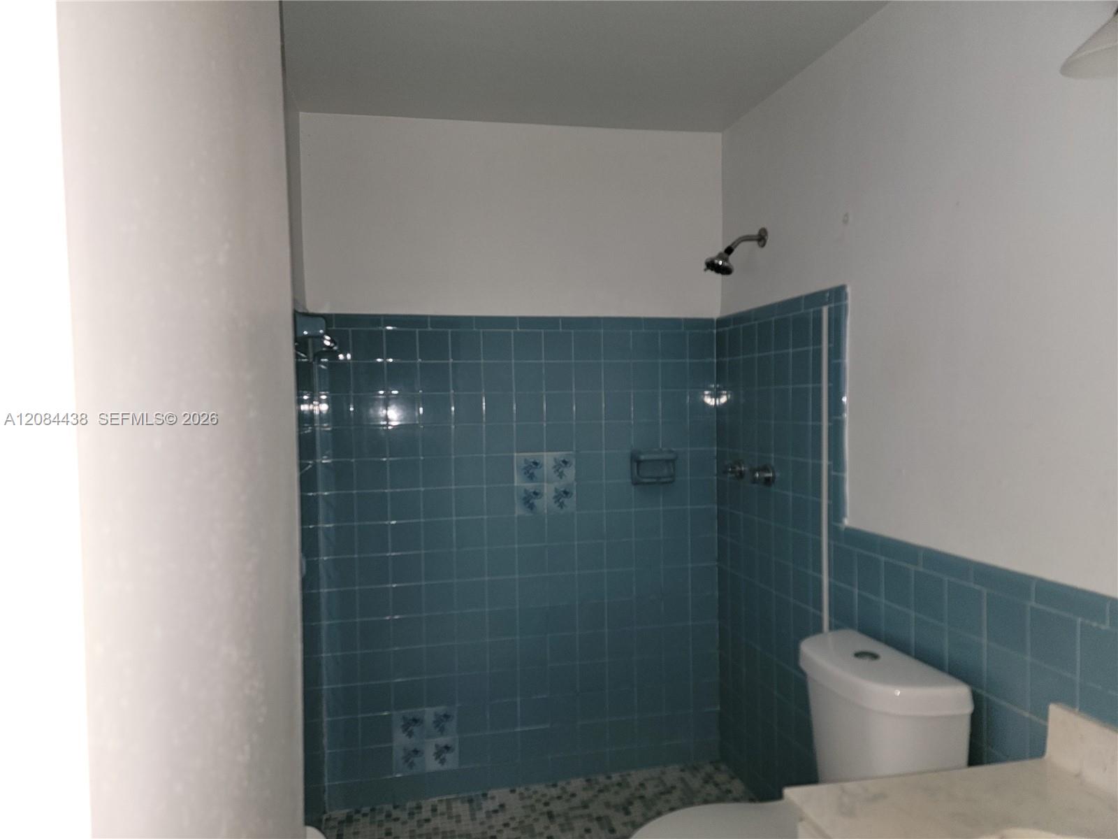 5712 NW 68th Ter — Photo 3