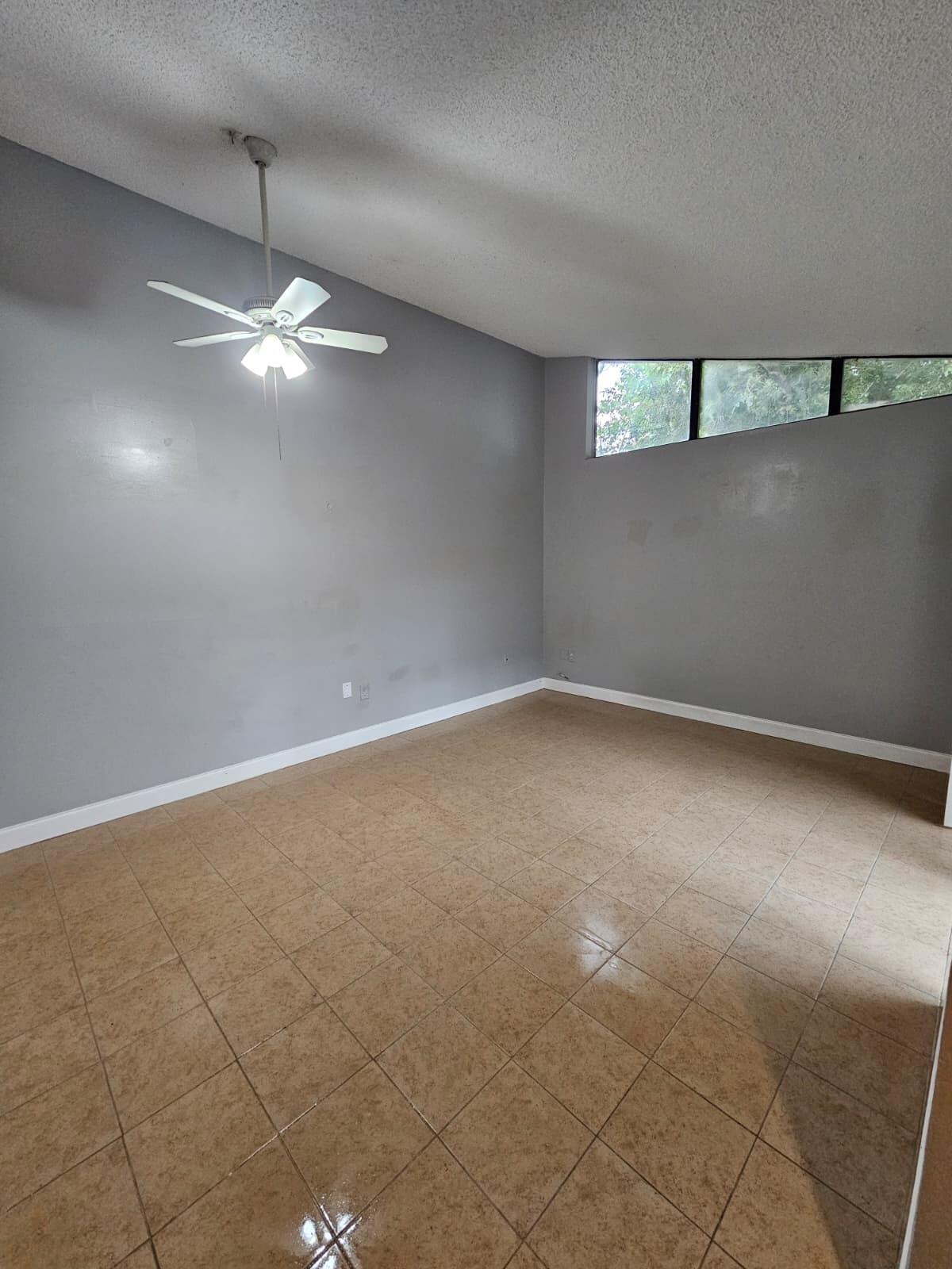 4552 NW 185TH Street — Photo 2