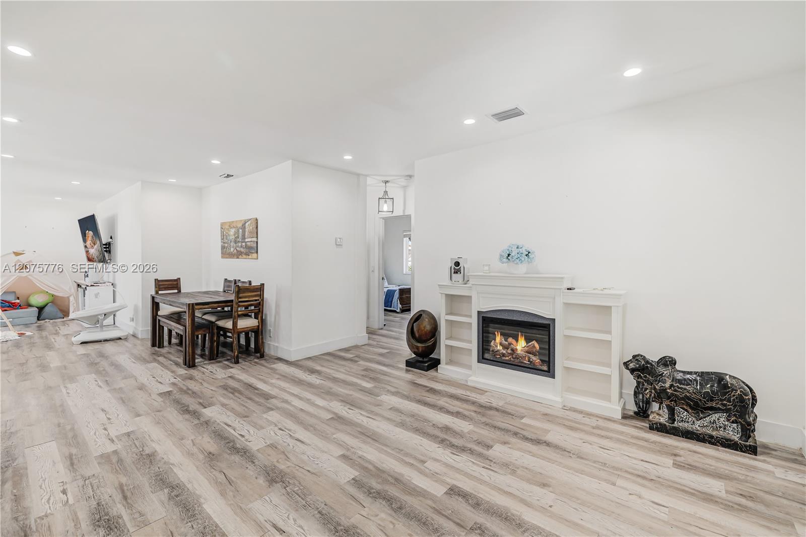 2801 NW 6th St — Photo 4