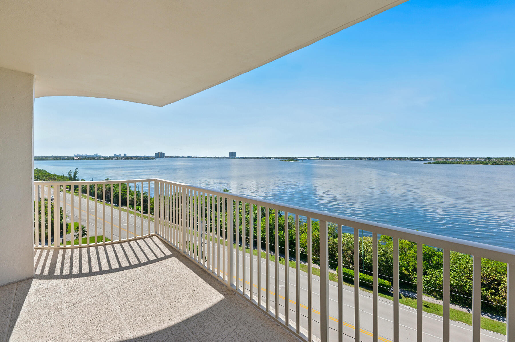 5480 N Ocean Drive — Photo 3