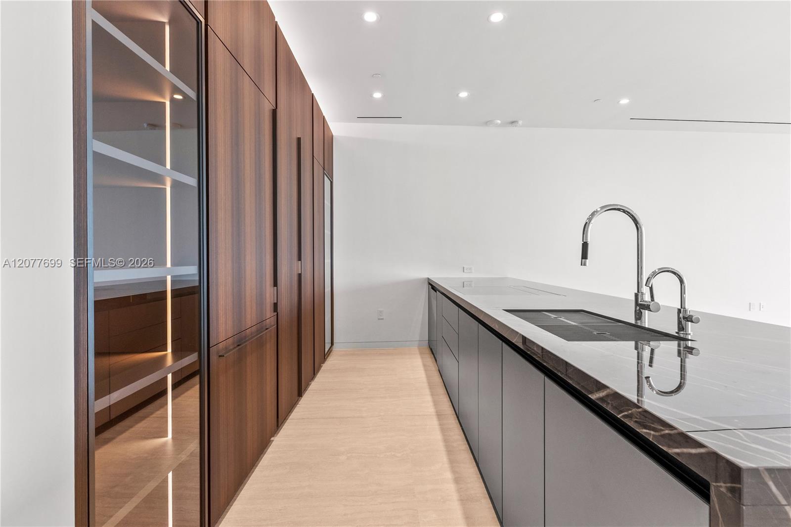 5 Grove ISle # L405 — Photo 4
