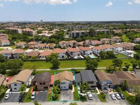 933 NW 106th Ave Cir, Miami FL 33172