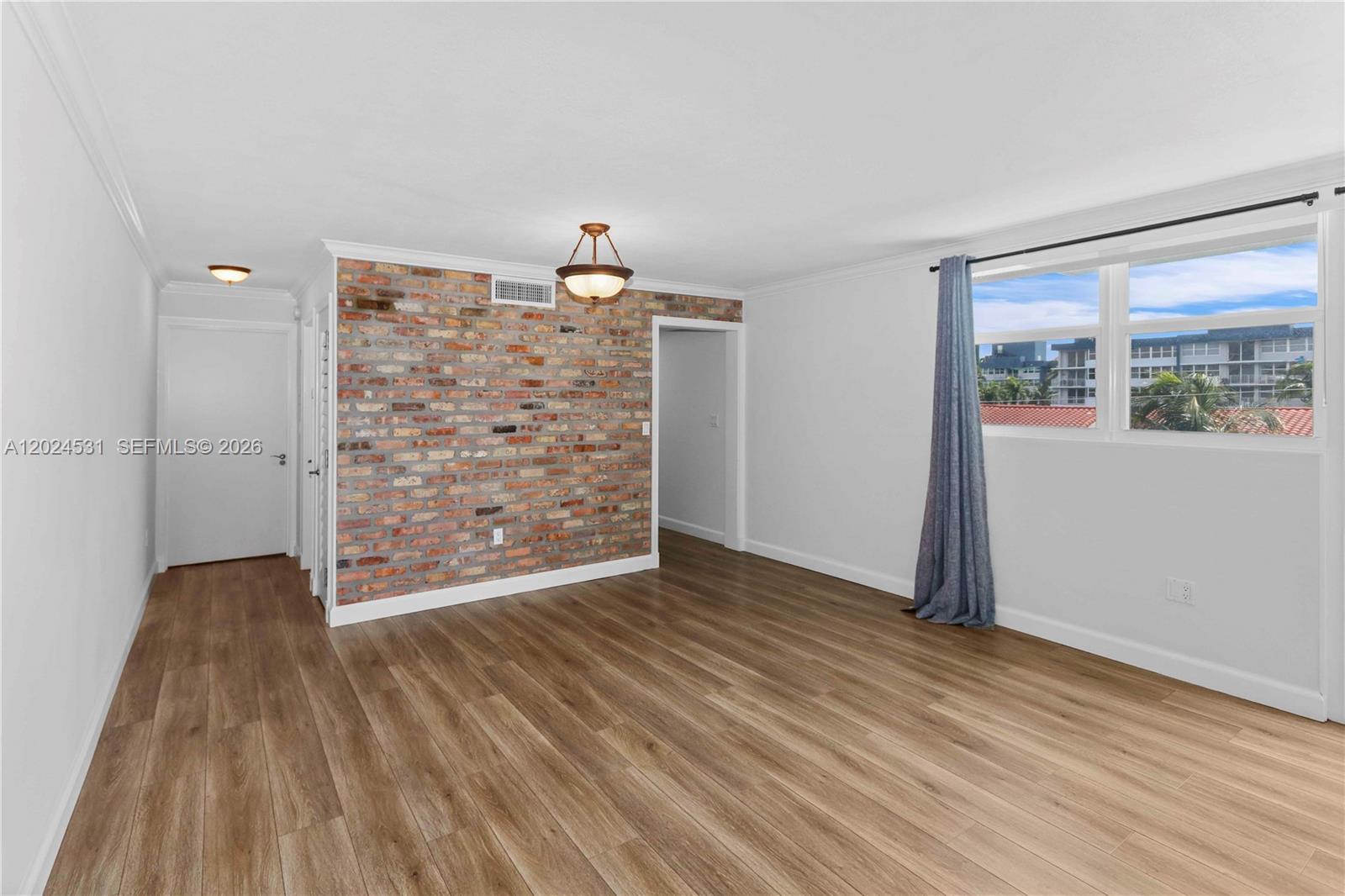 16518 NE 26th Ave # 405 — Photo 3