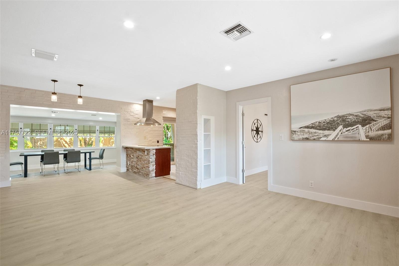 2725 NE 21st Ave — Photo 5