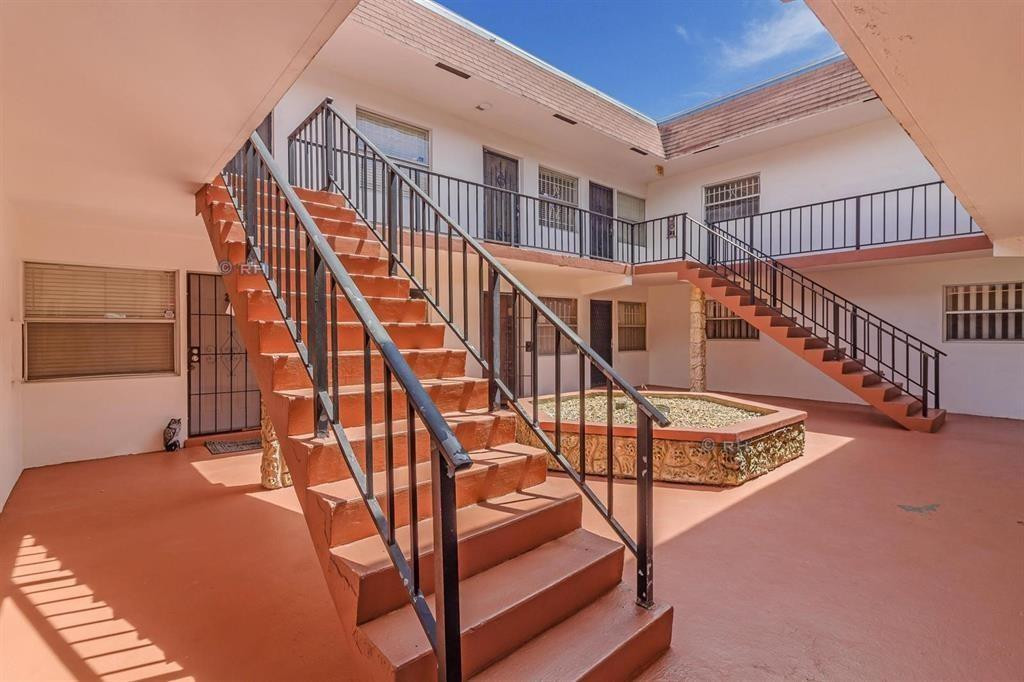 230 SW 1st Street # 8, Pompano Beach FL 33060