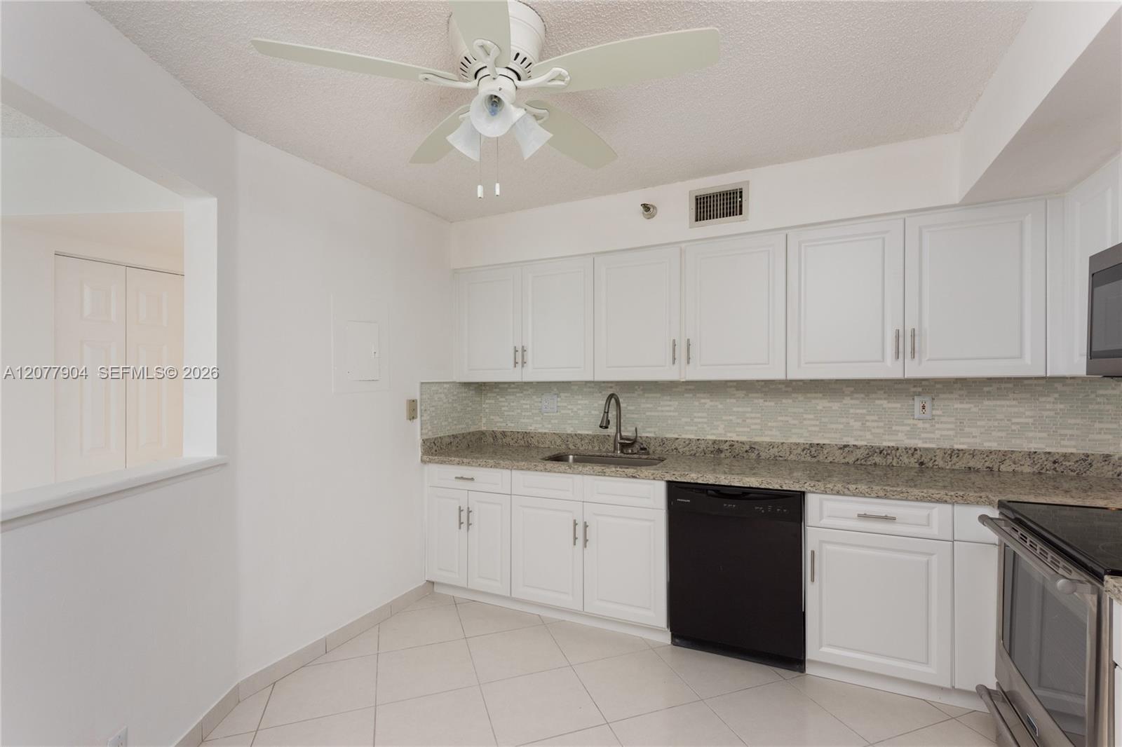 3500 MYSTIC POINTE DR # 2202 — Photo 3