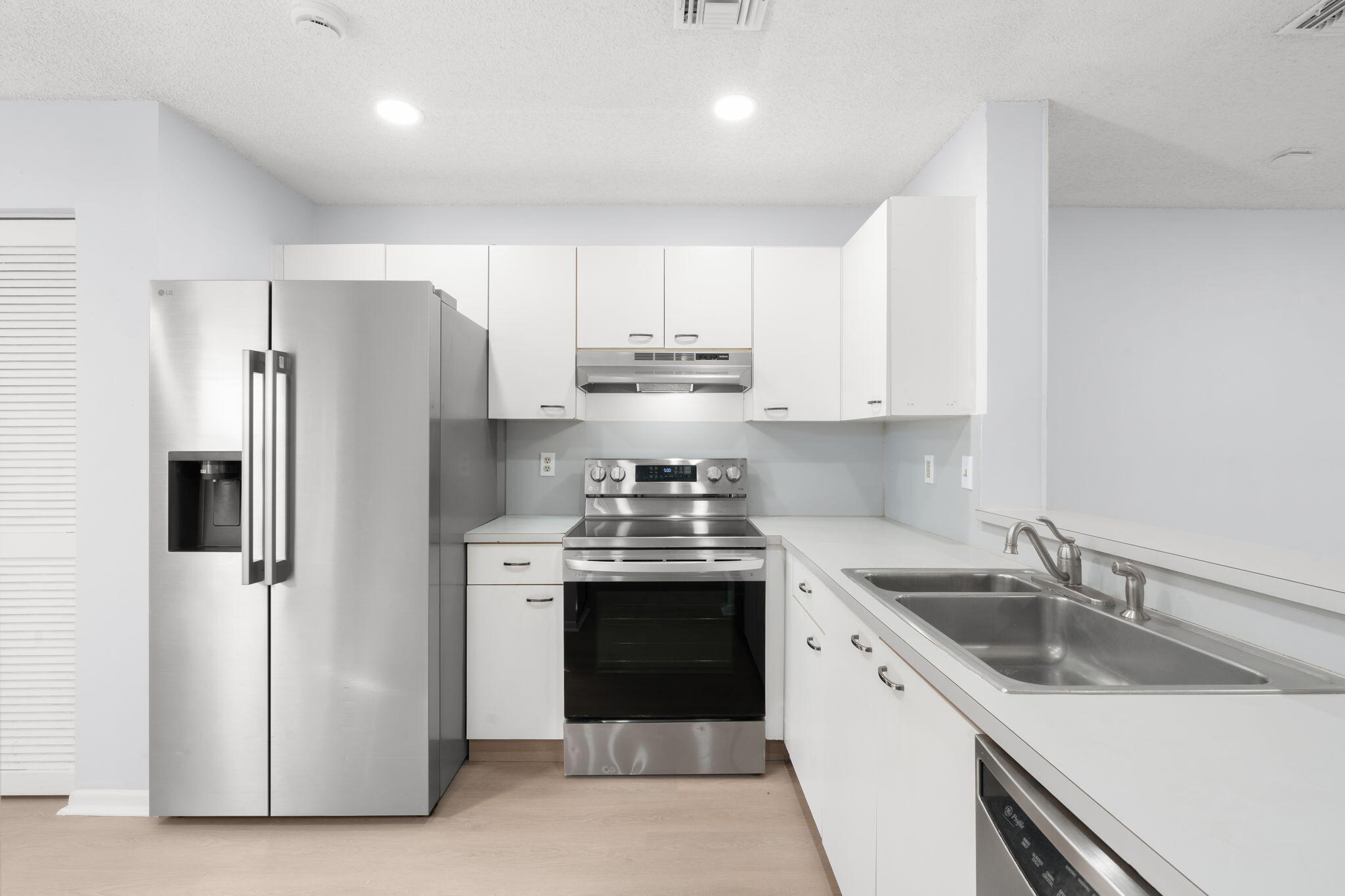 7107 Woodmont Way — Photo 2