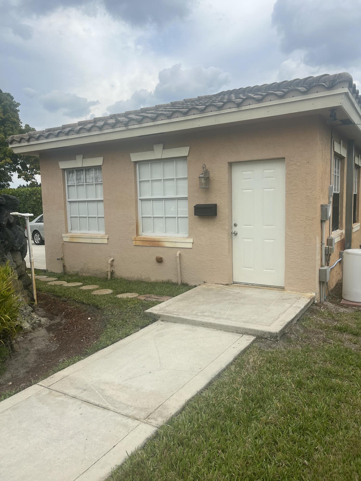 1462 40TH Street # Back, West Palm Beach FL 33407