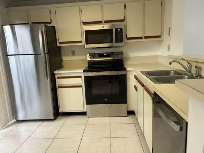 1937 NE 15TH Avenue — Photo 5