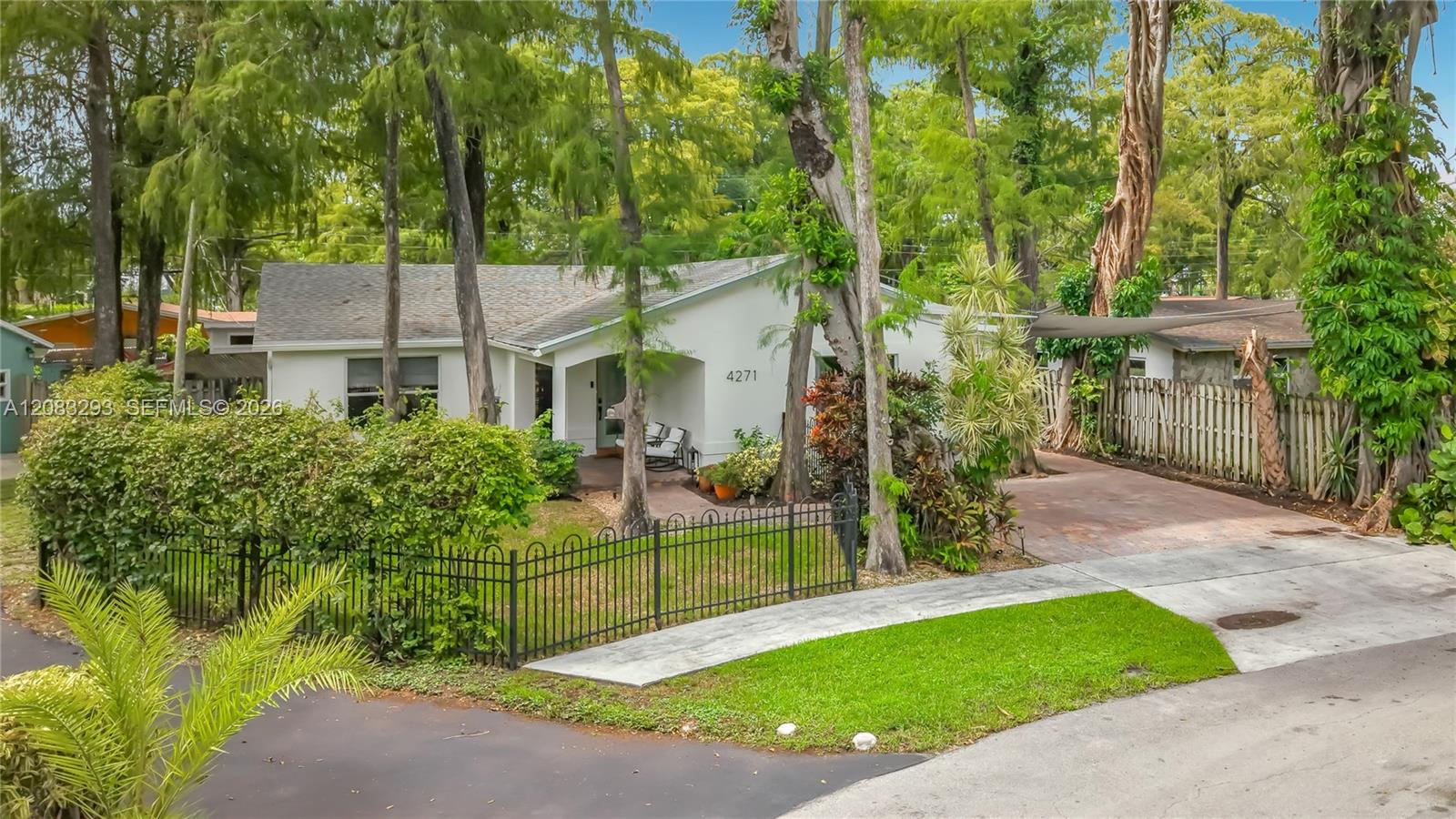 4271 NW 20th Ave — Photo 2