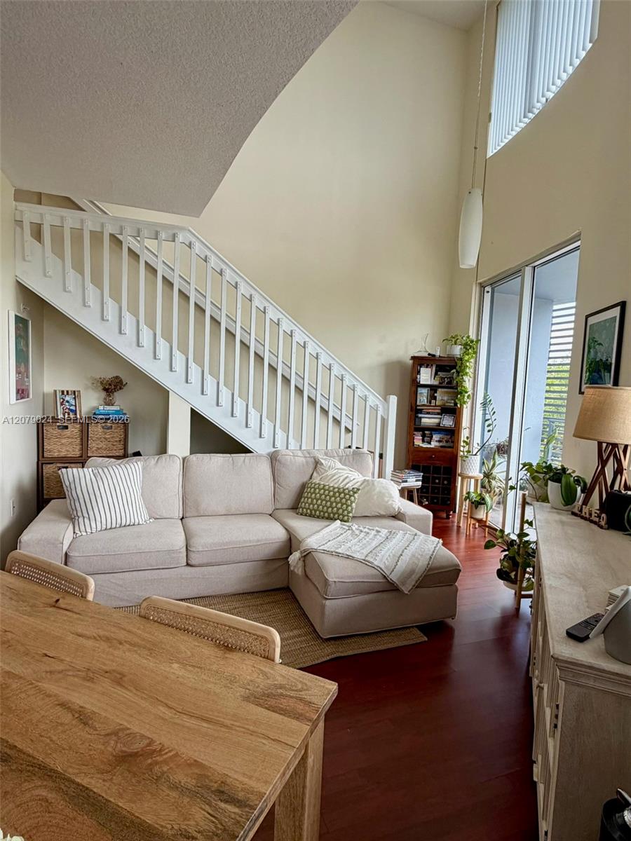 3339 Virginia St # 320 — Photo 2