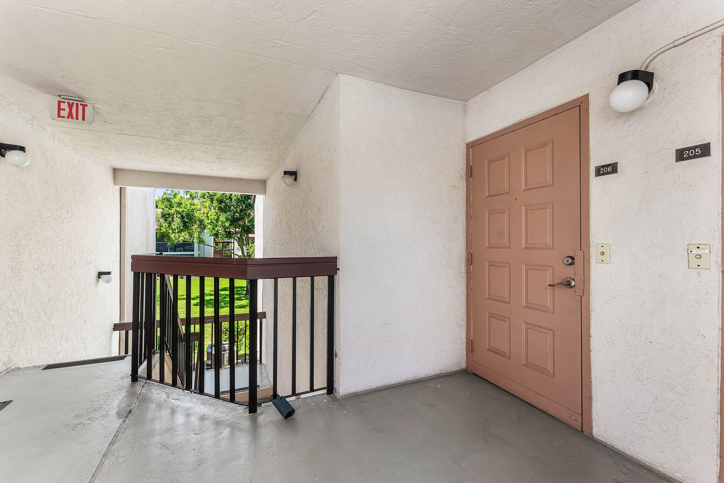5040 ROSE HILL Drive # 206 — Photo 2