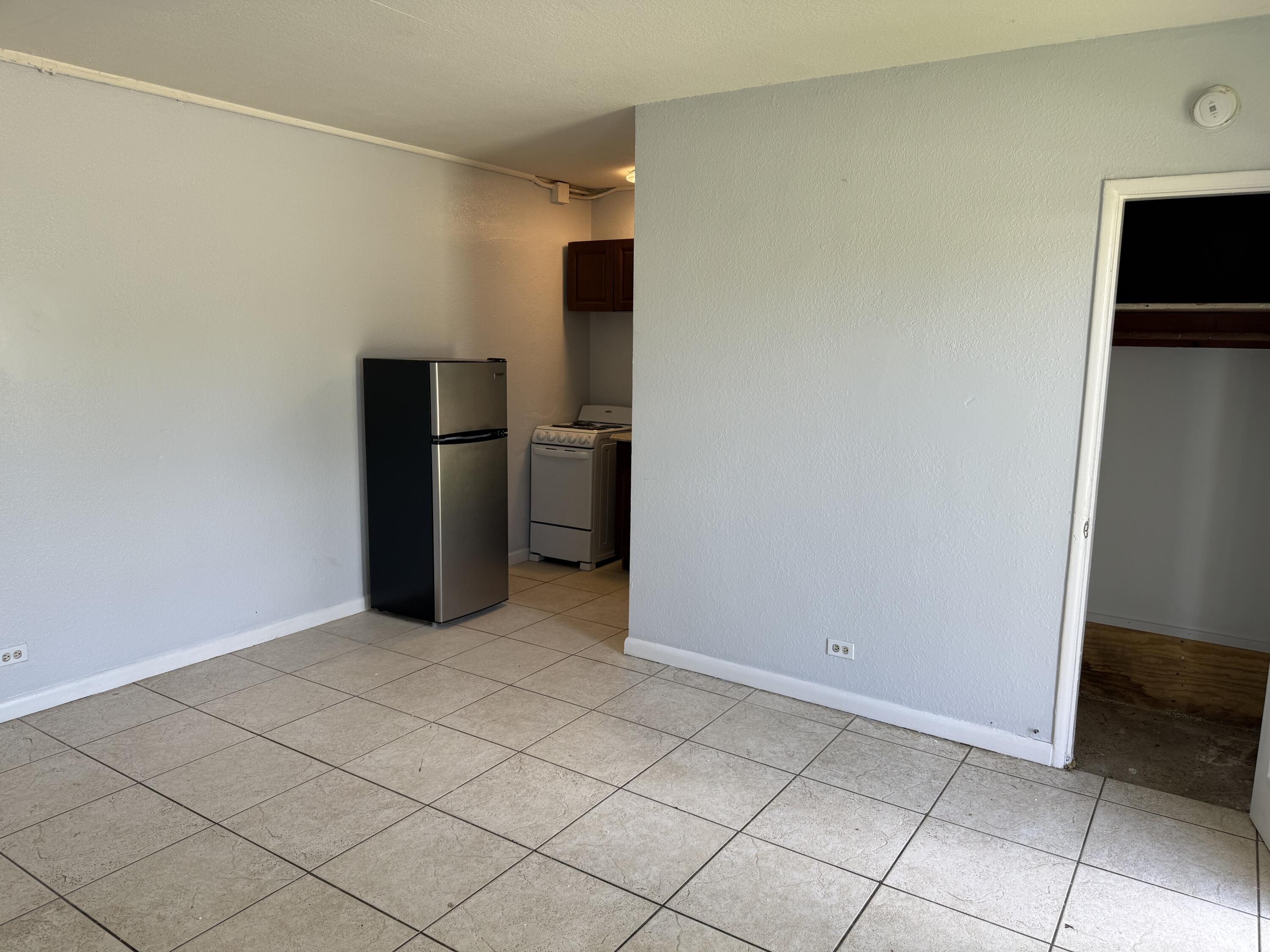 3300 Broadway Avenue # 6 — Photo 3