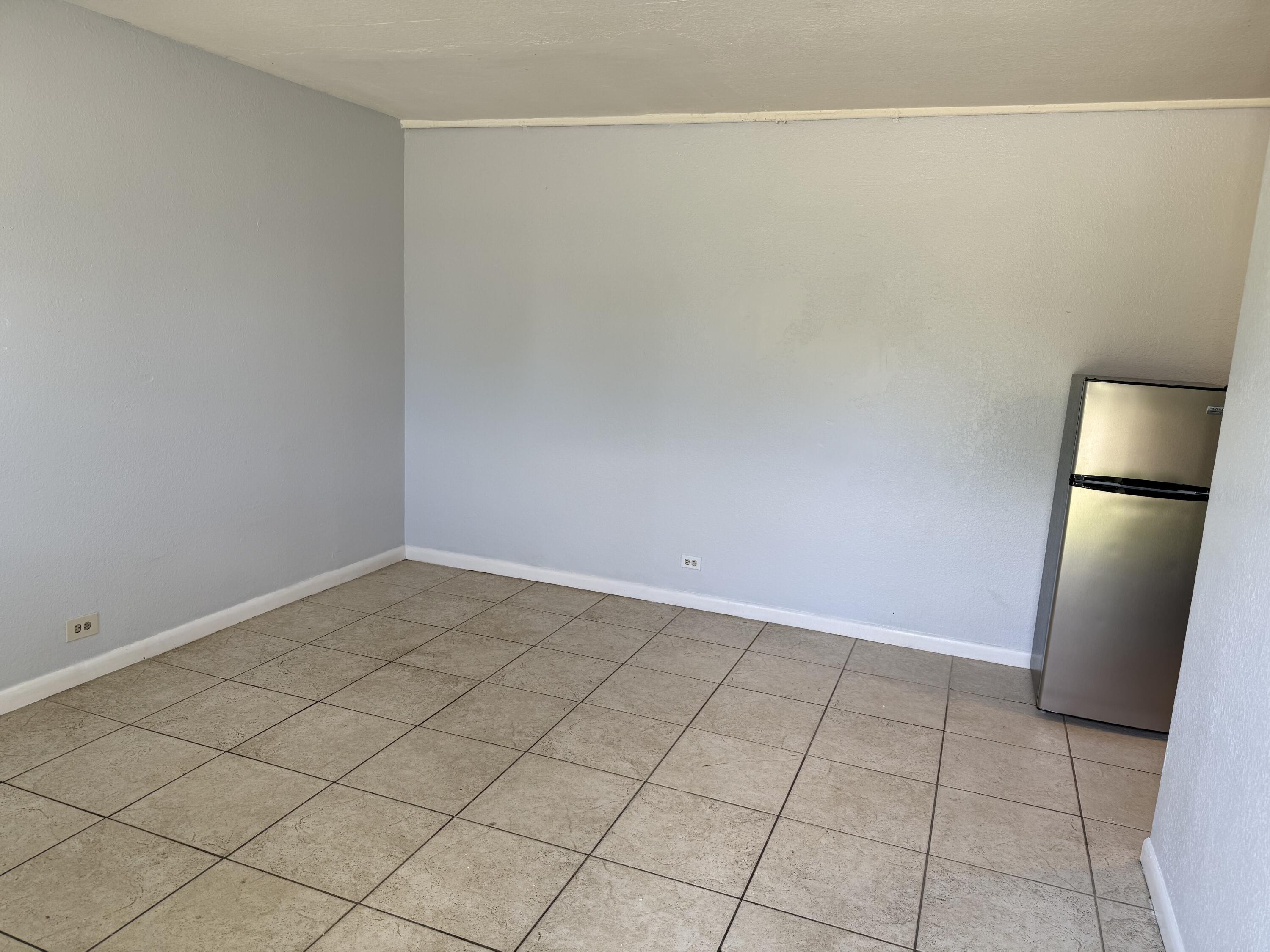 3300 Broadway Avenue # 6 — Photo 2