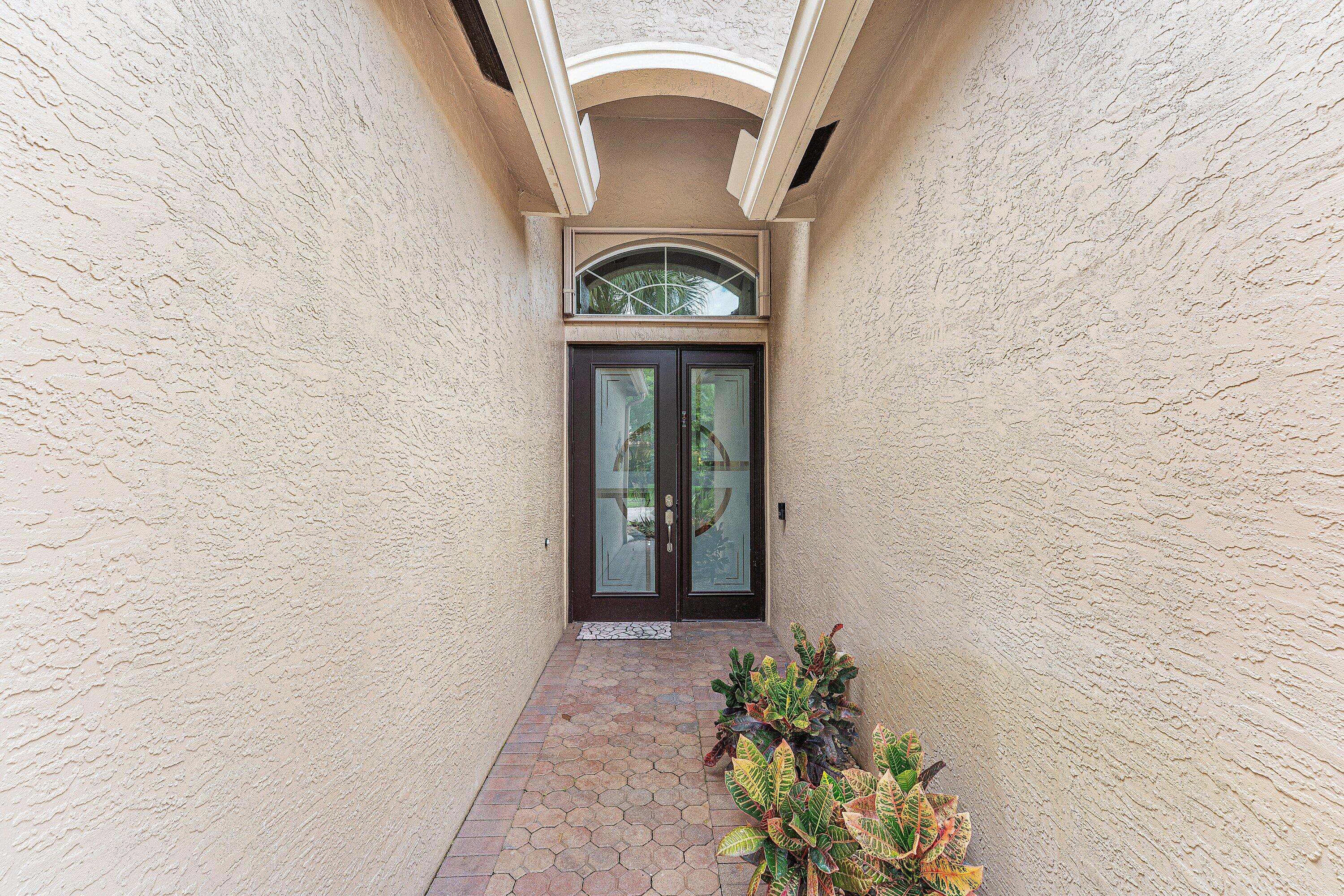 9989 YELLOWFIELD Drive — Photo 2