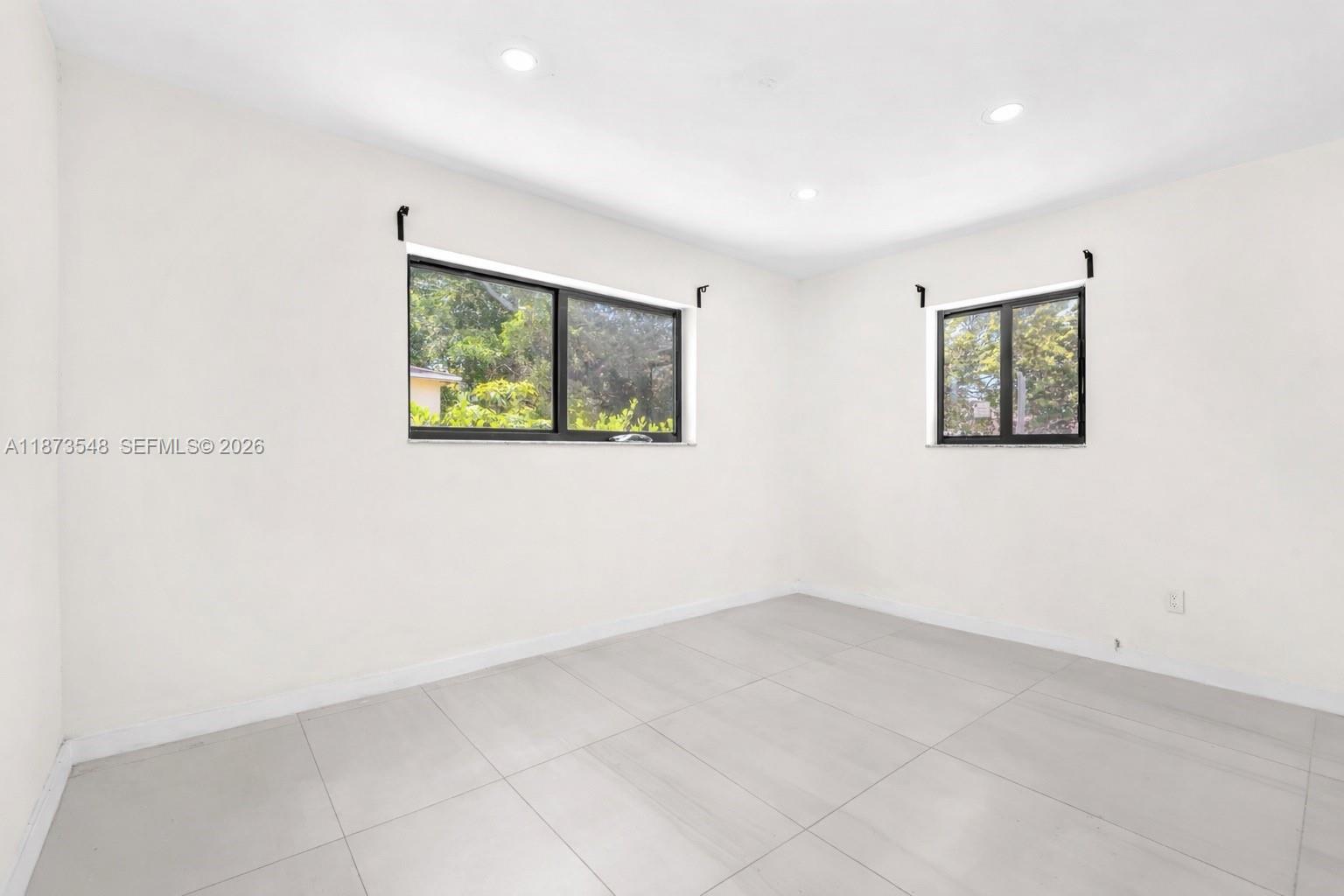 621 SW 33RD AVENUE View 11