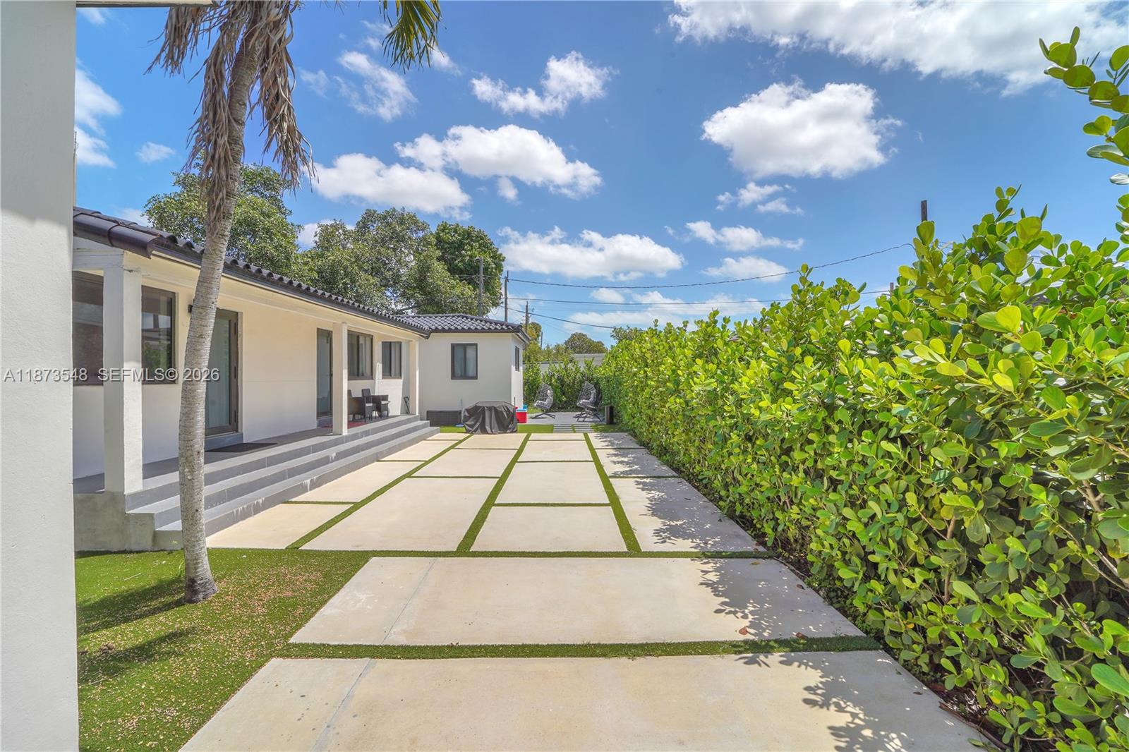 621 SW 33RD AVENUE View 3