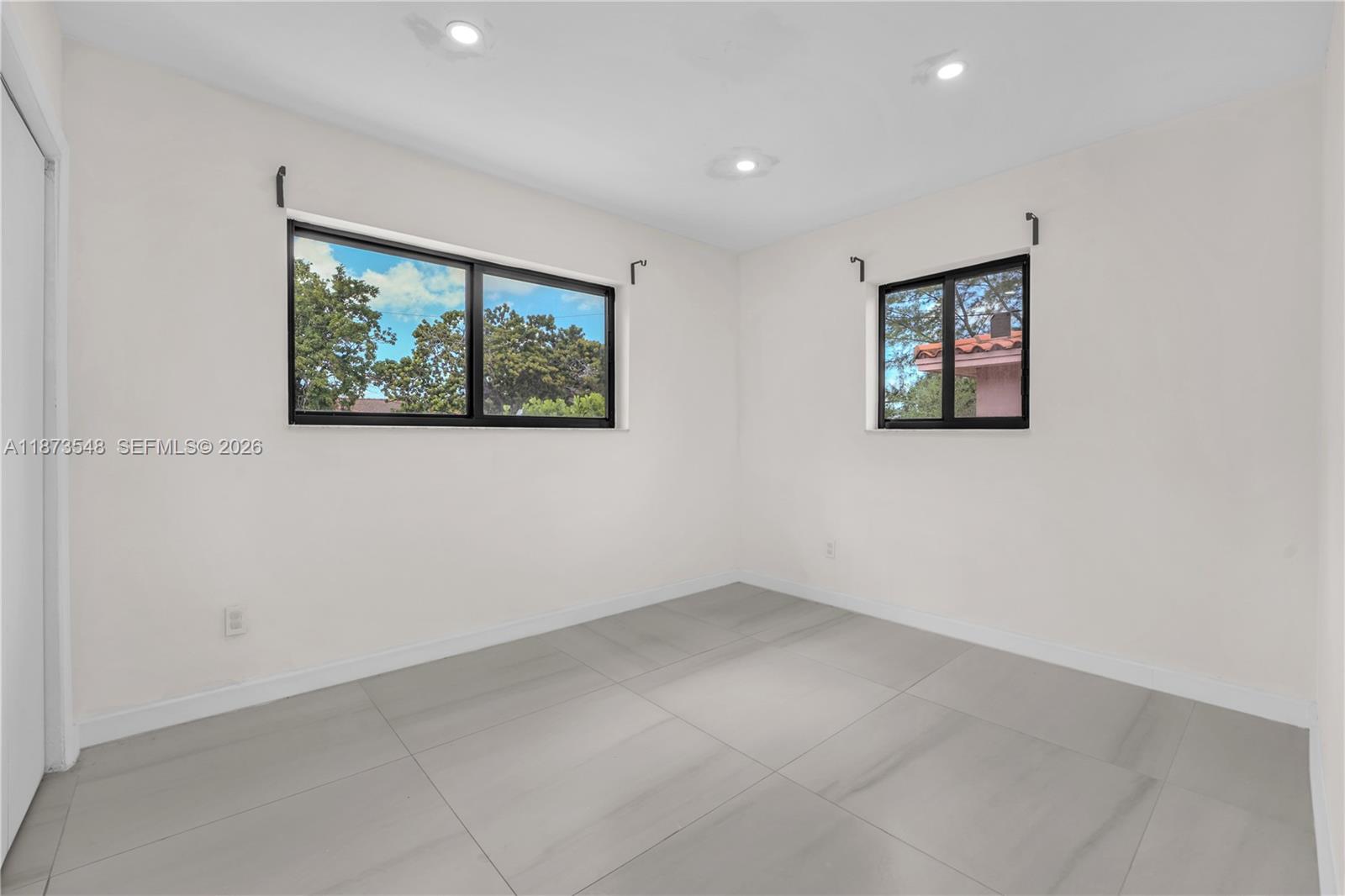 621 SW 33RD AVENUE View 9