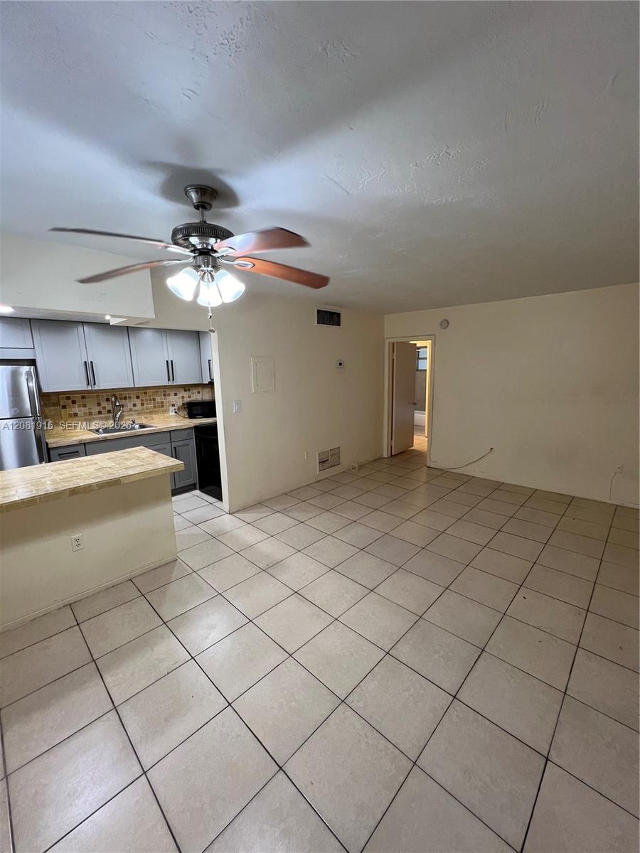 1515 NE 125th Ter # 407 — Photo 2