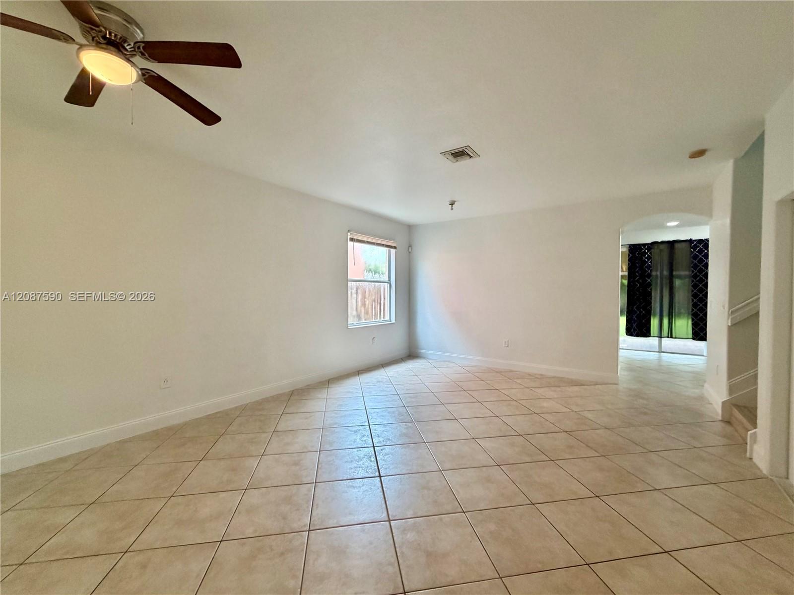 1548 SE 20th Ter — Photo 3