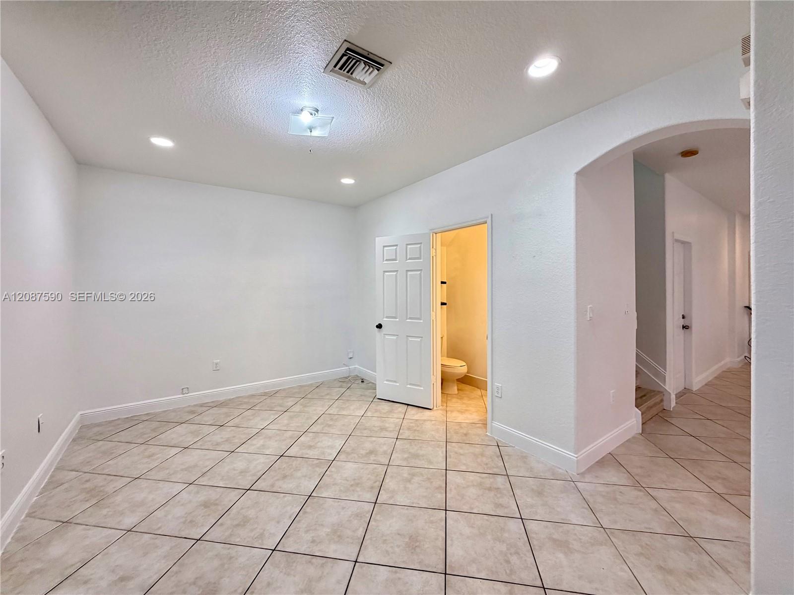 1548 SE 20th Ter — Photo 5