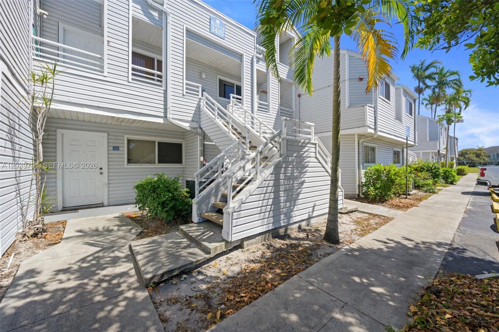 3449 NW 44th St # 108, Oakland Park FL 33309