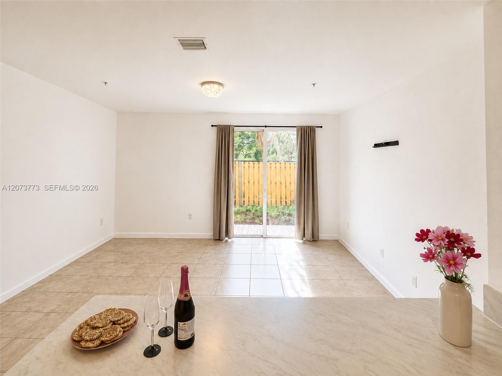 142 SE 28th Ter # 6 — Photo 3