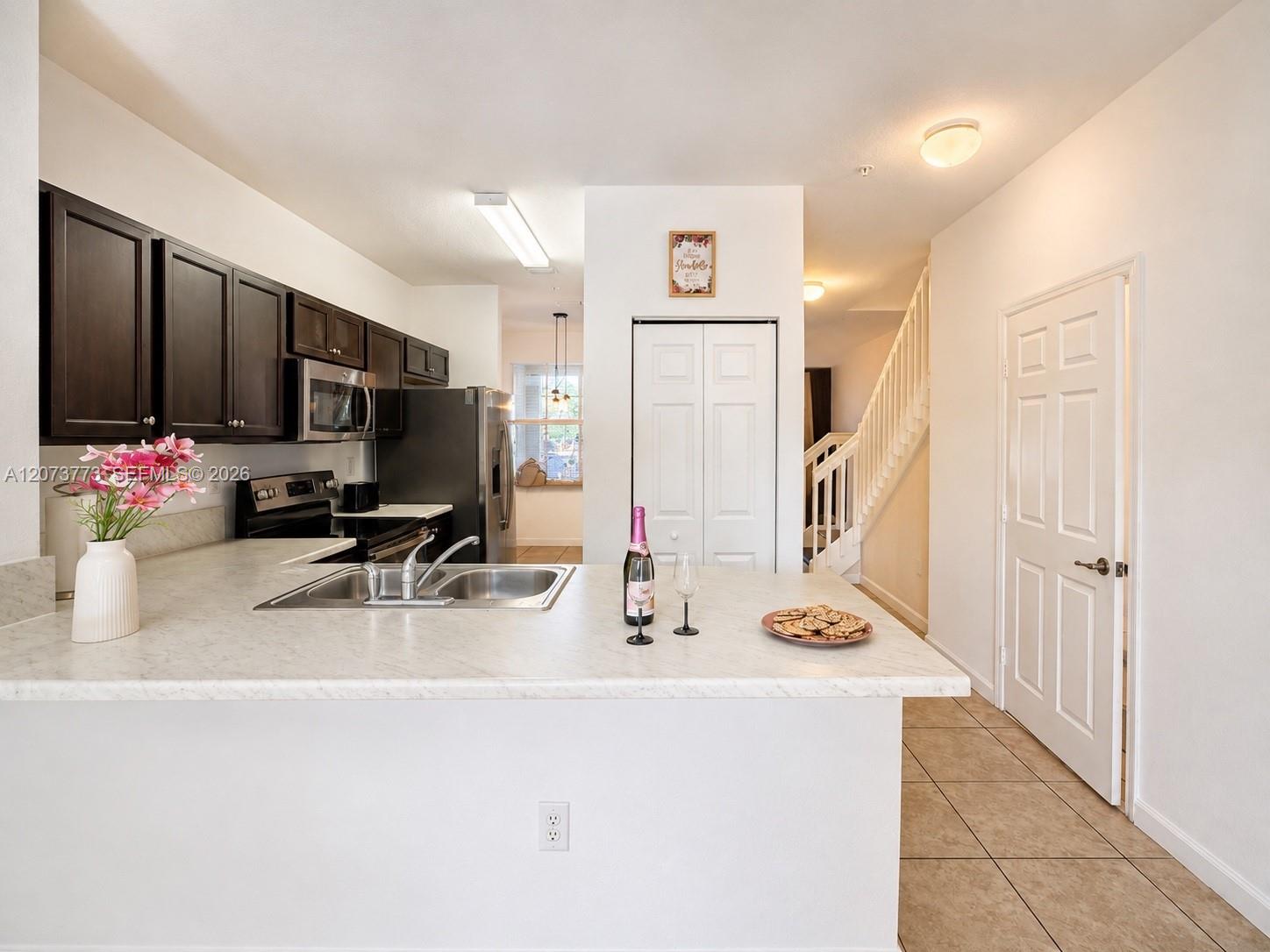 142 SE 28th Ter # 6 — Photo 5