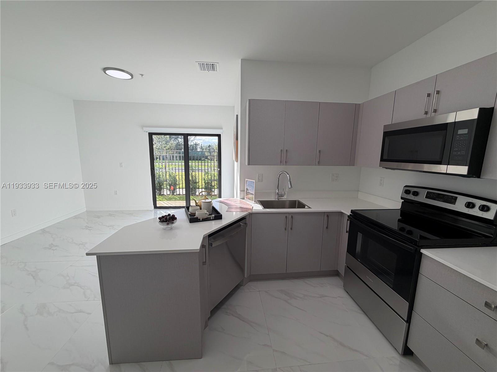 2308 E 4th ave # 208, Hialeah FL 33013