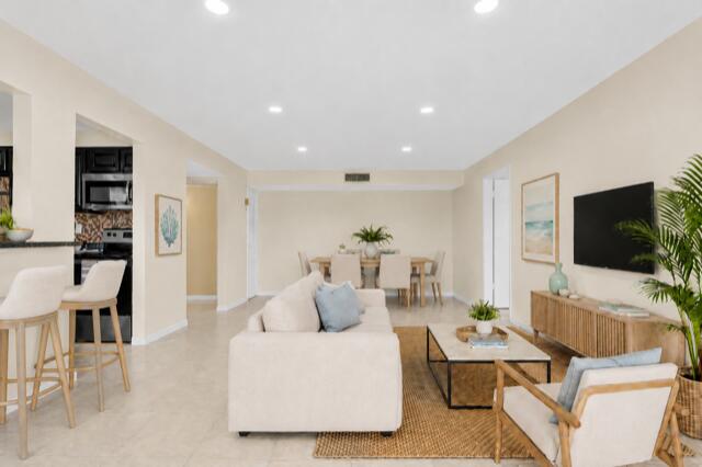 122 Piedmont C, Delray Beach FL 33484