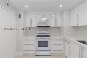 9511 Collins Ave # 409 — Photo 3