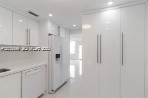 9511 Collins Ave # 409 — Photo 4