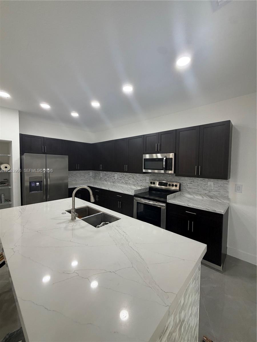 18435 SW 136th Ave — Photo 4