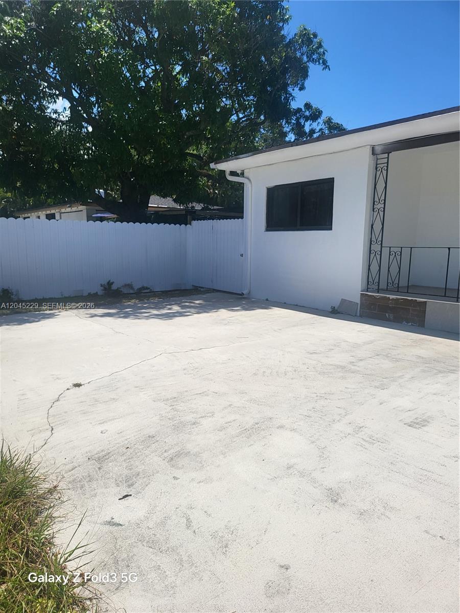 2467 NW 95th Ter — Photo 3