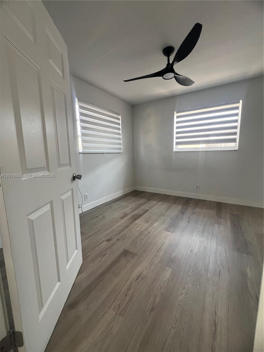 1711 Thomas St — Photo 2