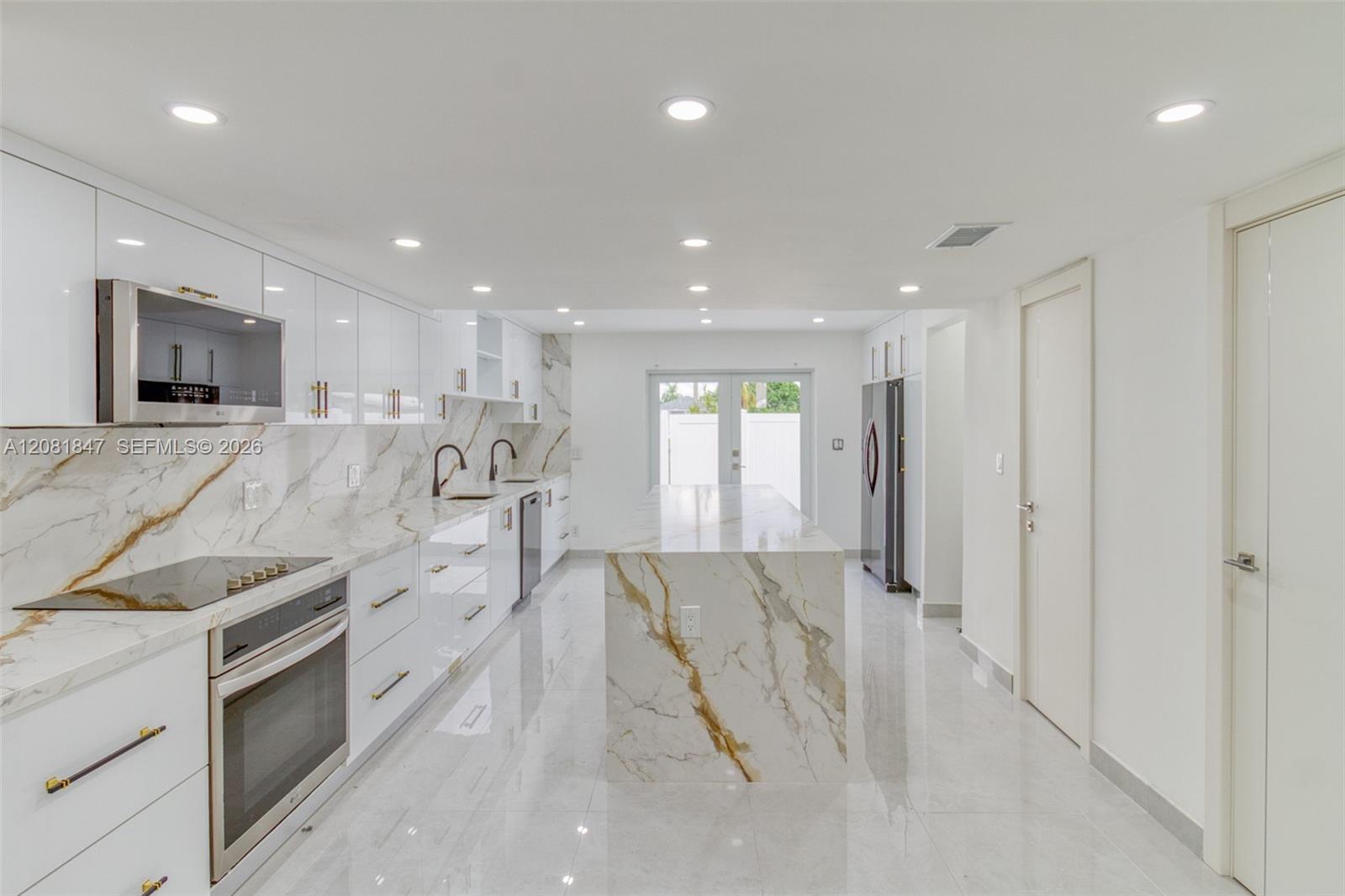 5235 SW 40th Ave # 38 — Photo 4