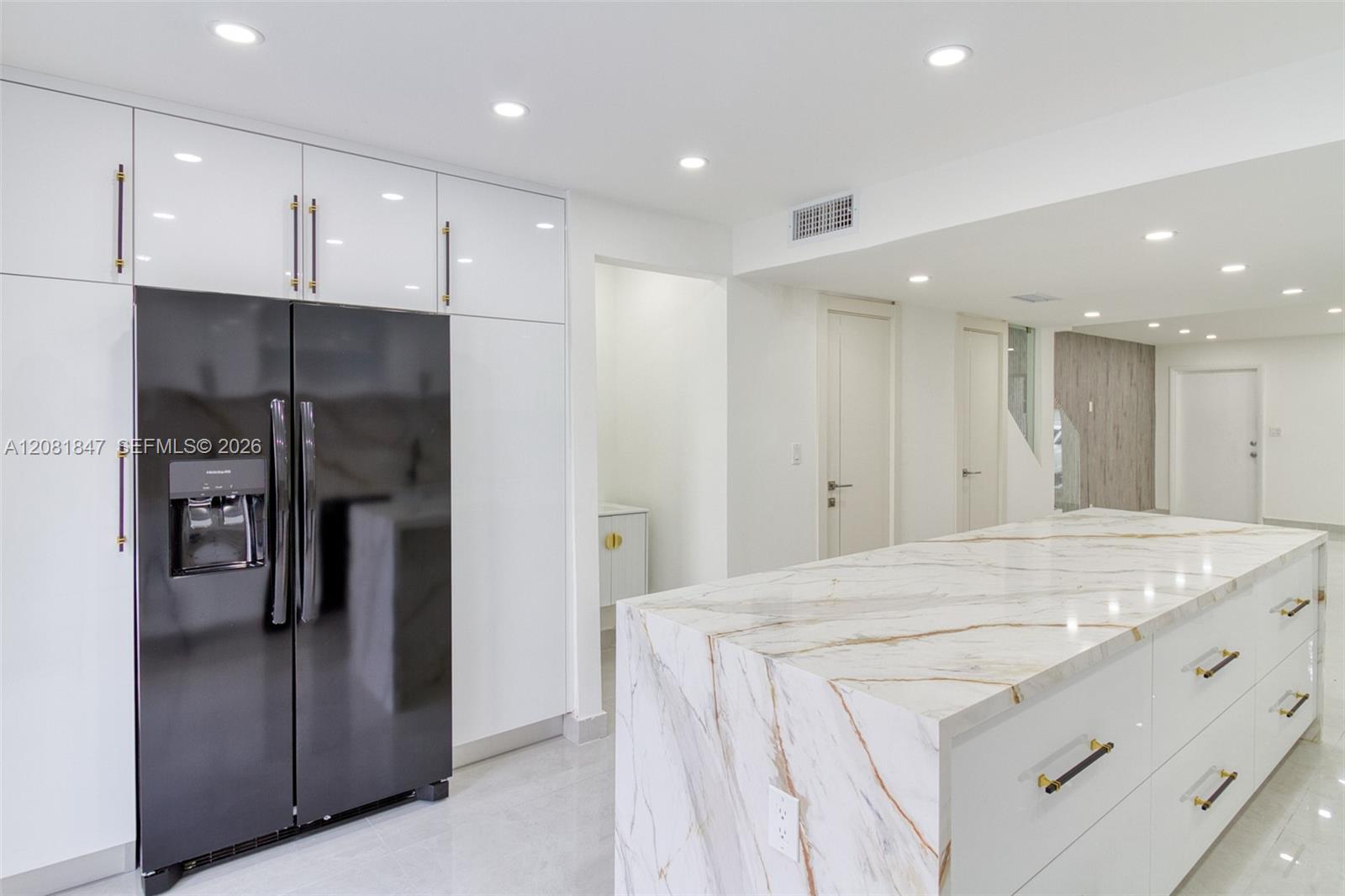 5235 SW 40th Ave # 38 — Photo 5