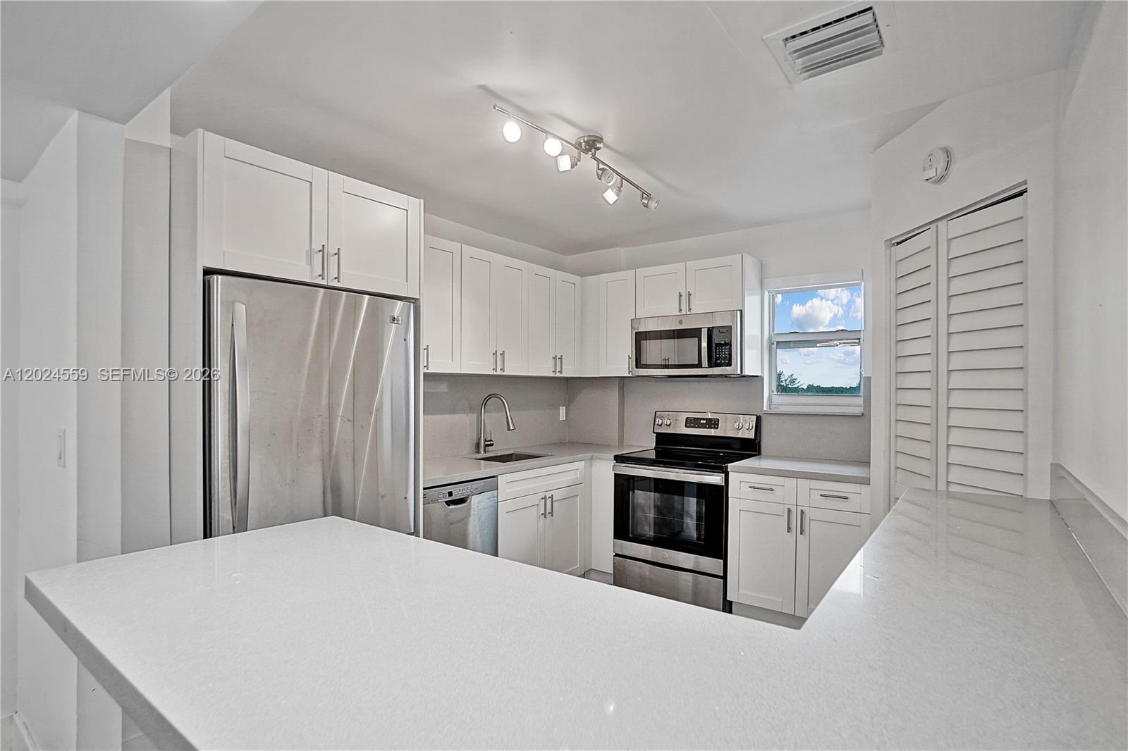 9273 Collins Ave # 309, Surfside FL 33154
