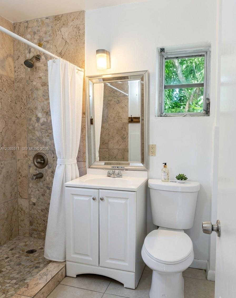 2463 Dewey St # 2 — Photo 4