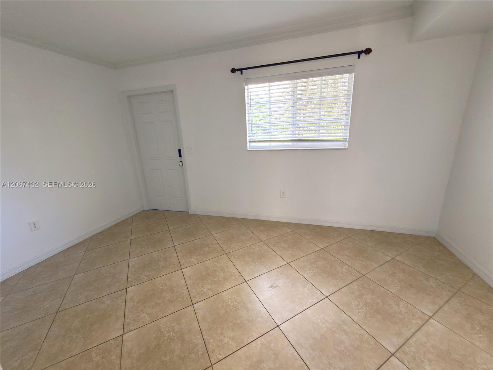 1000 Palm Trl # 9 — Photo 3