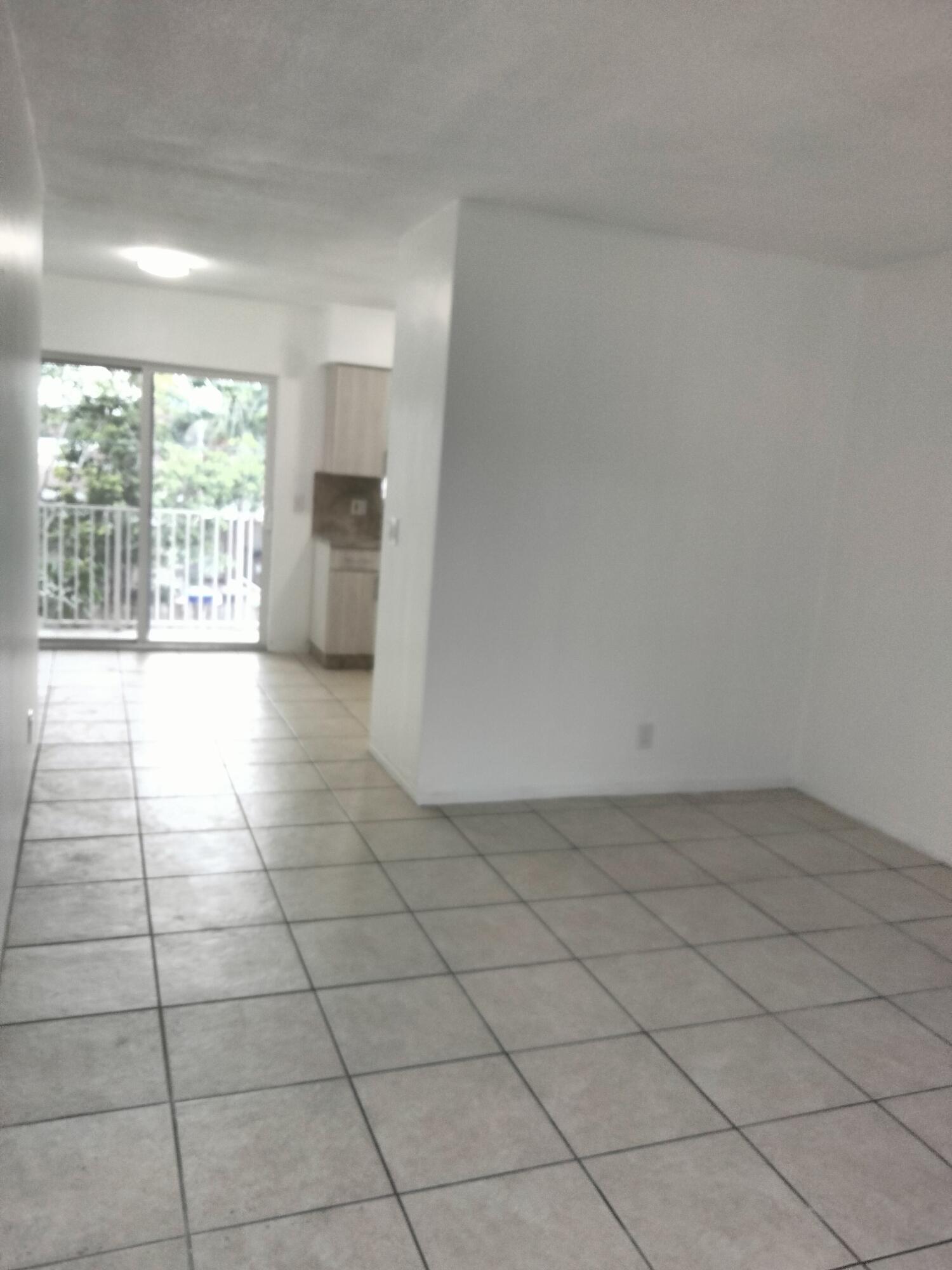 600 S Luna Court # 23 — Photo 2