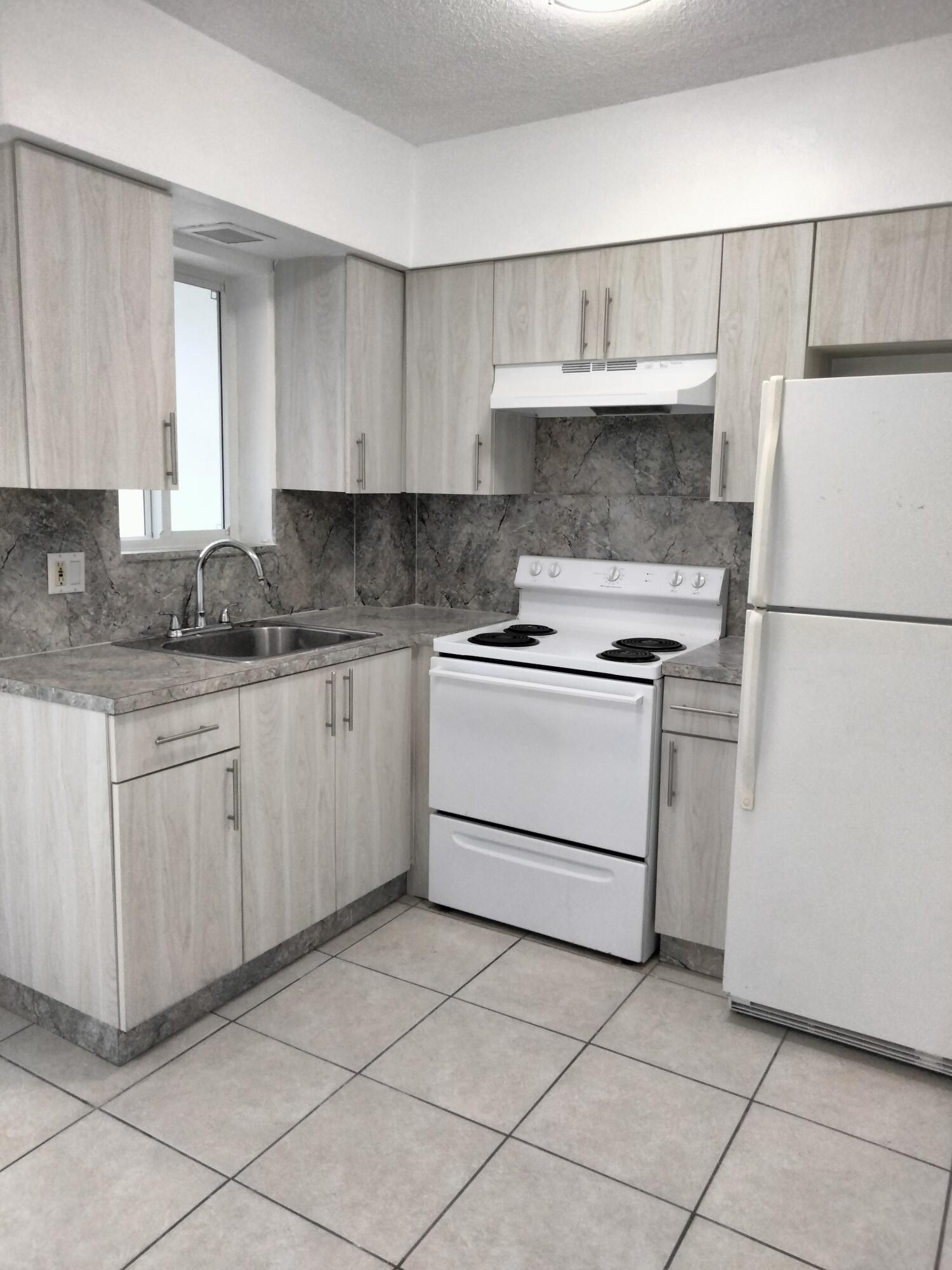600 S Luna Court # 23 — Photo 3