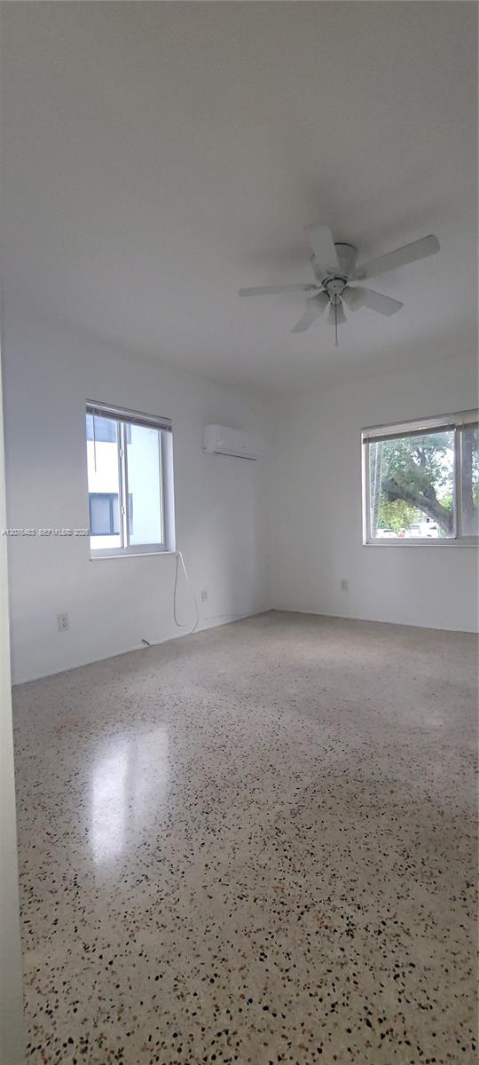 350 SW 15th Rd # 4 — Photo 4