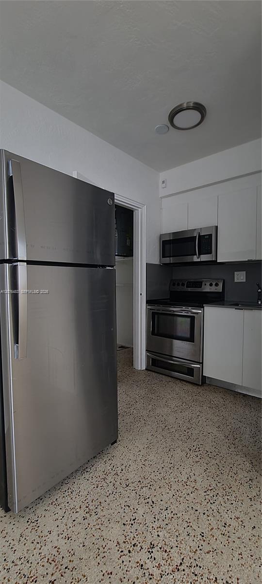 350 SW 15th Rd # 4 — Photo 5