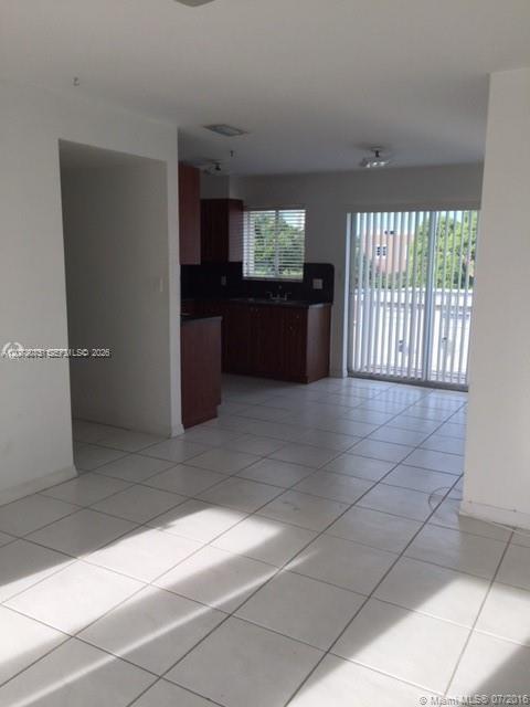 1453 SW 3rd St # 302 — Photo 4