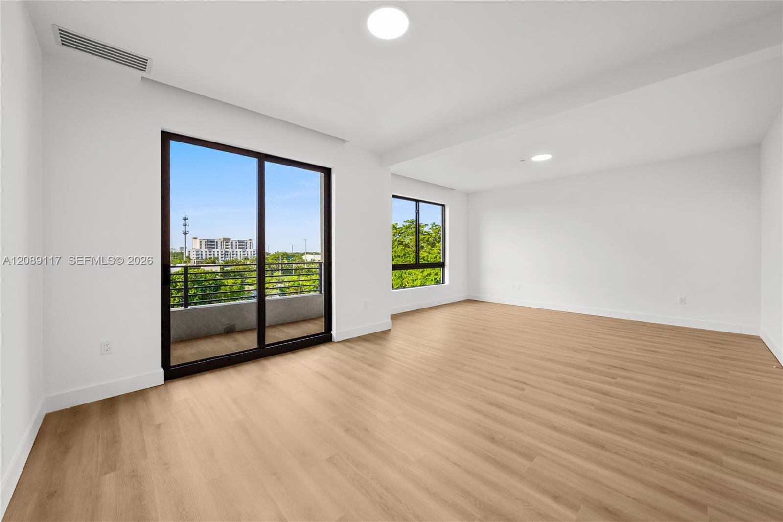 215 SE 4th St # 406 — Photo 3