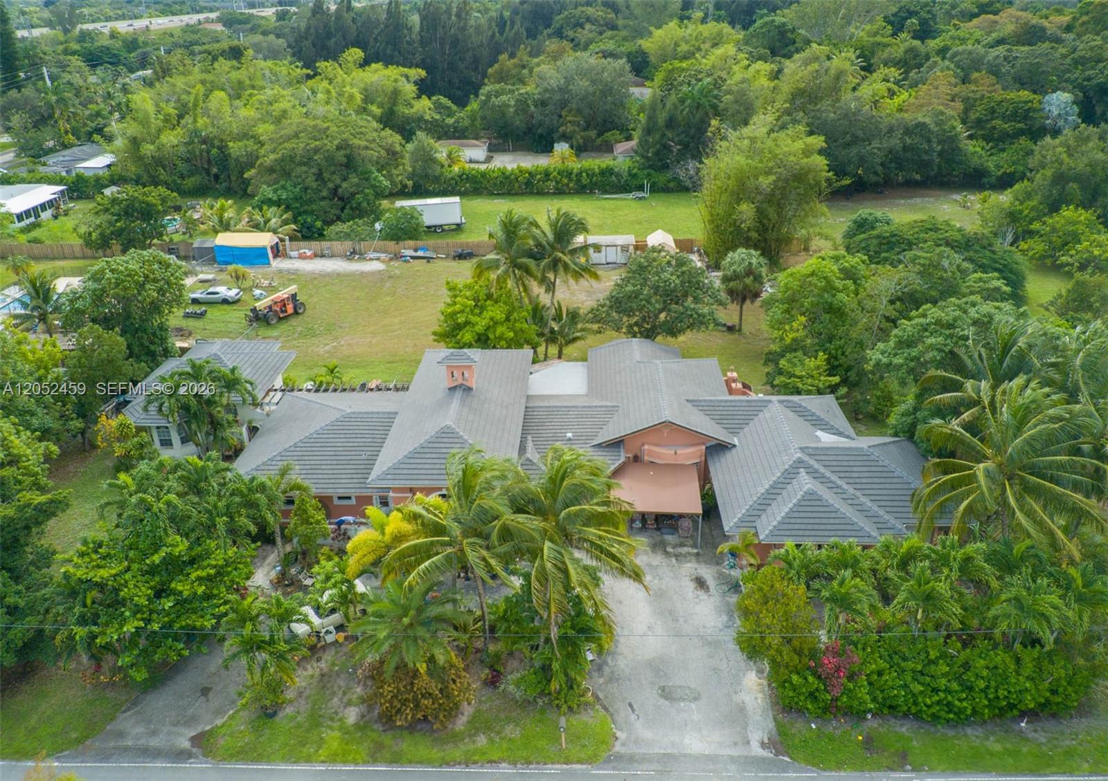 5400 Palm Tree Rd, Plantation FL 33317