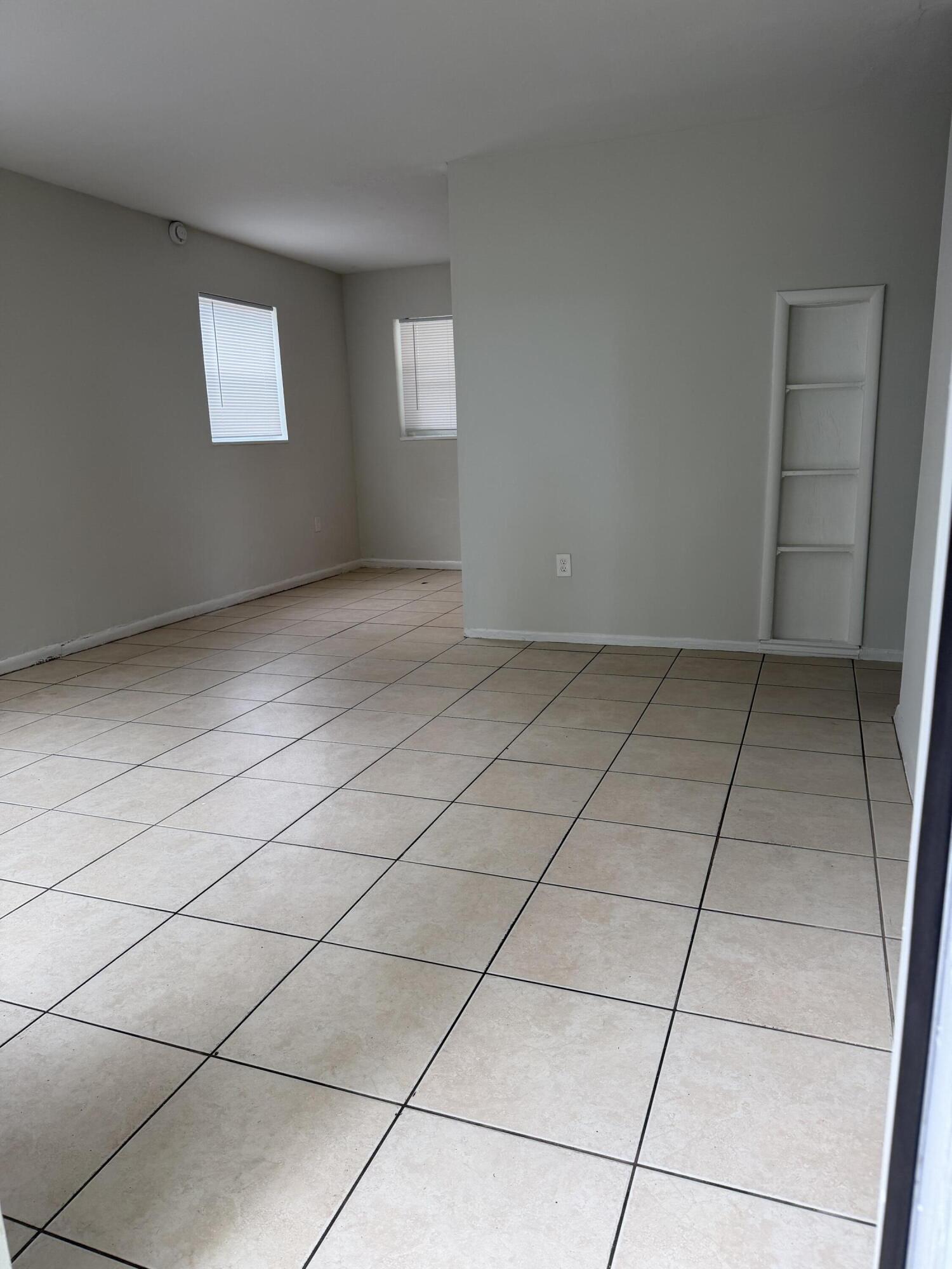 1501 N 74TH Way — Photo 5