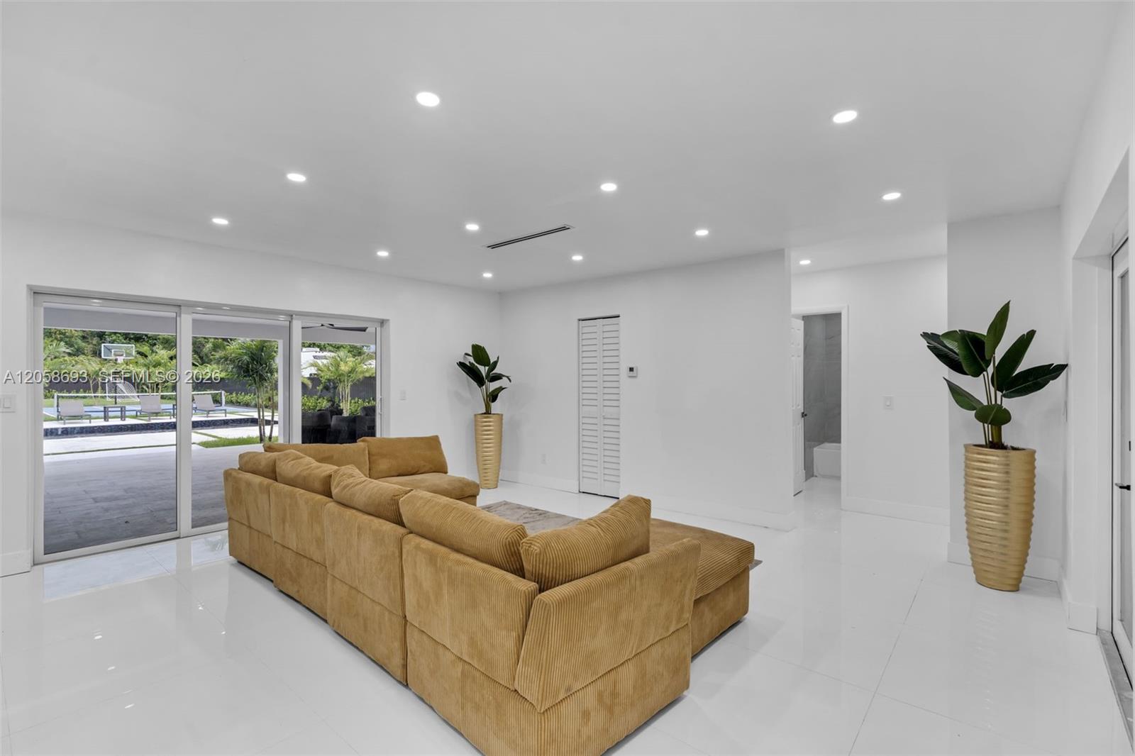 15230 NE 2nd Ave — Photo 4