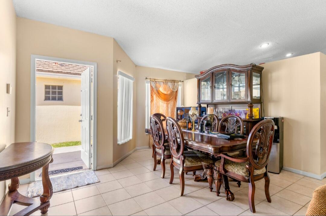 6179 SAVANNAH Way — Photo 3